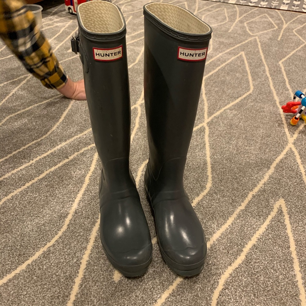 Charcoal grey hunter rain boots